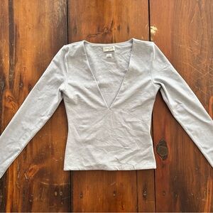Aritzia Light Gray V-Neck Long Sleeve Top